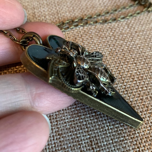 Bee Heart Necklace layered New Handmade - Picture 2 of 9